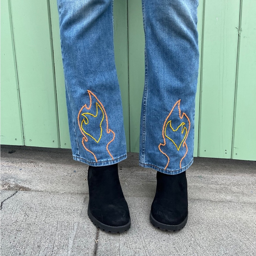 VTG LEVIS LOW RISE FLAME EMBROIDERED DENIM - Picture 2 of 8